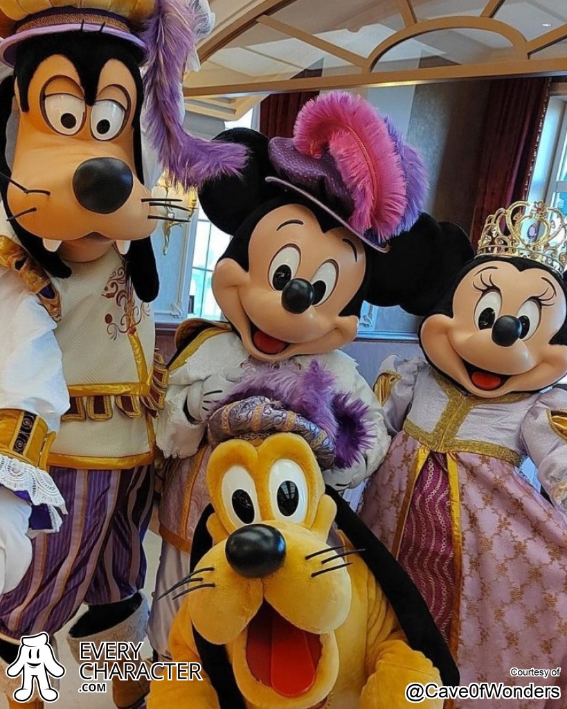 DLP - Disneyland Hotel - Royal Banquet on EveryCharacter.com