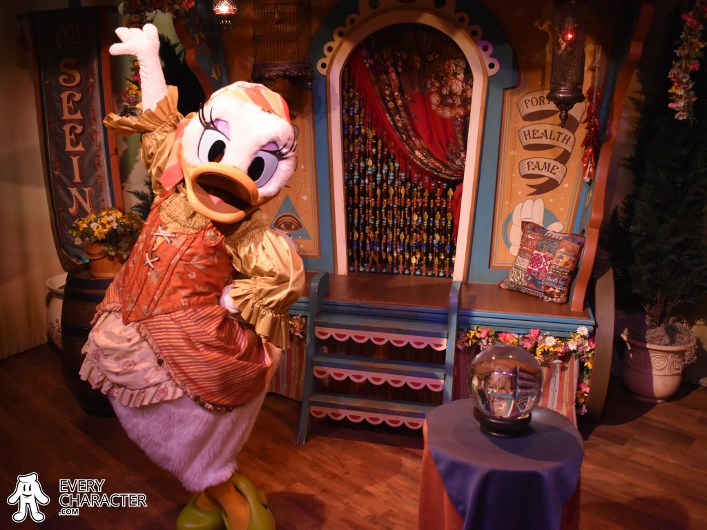 WDW - Pete's Silly Sideshow Meet 'n' Greet on EveryCharacter.com