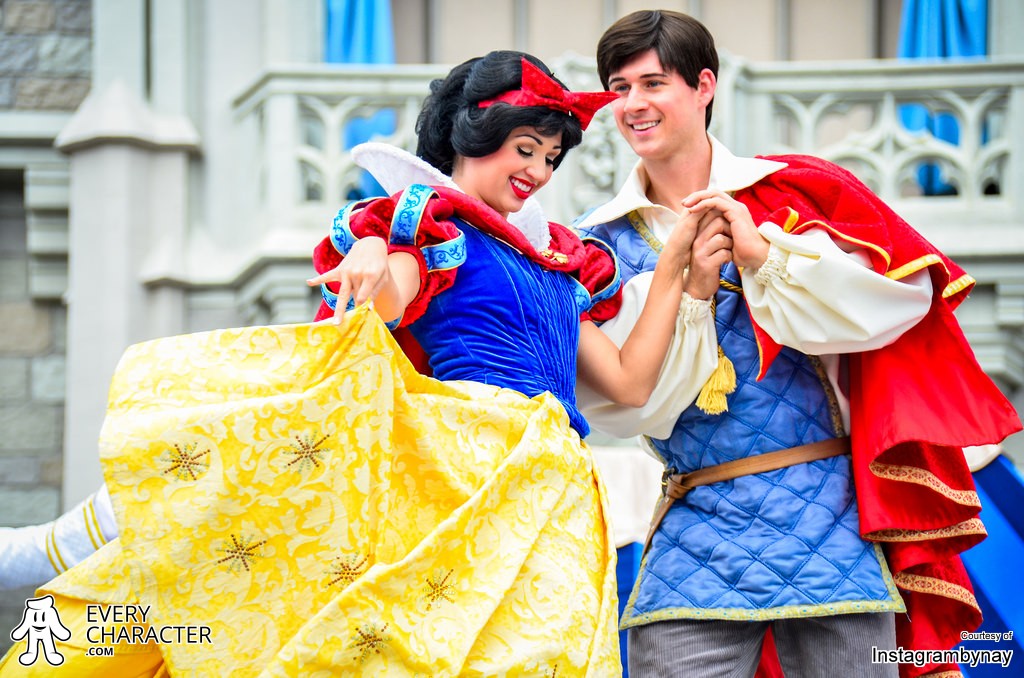 Woman And Her Dogs Dress As Snow White And The 7 Dwarves - The Dodo