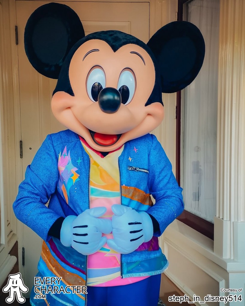 DLR - Disneyland 70th Anniversary Meet n Greet with Mickey and