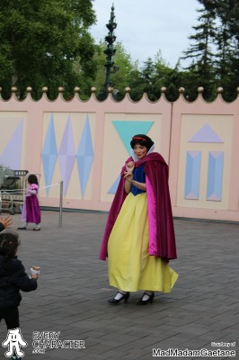 Snow White with Cape in the Snow White - Winter Look - 1983-2014 - Cape Outfit