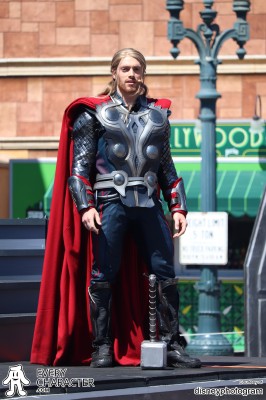 Thor with Hammer, no helmet in the Regular Look - 2011-... - Hammer ONLY Outfit