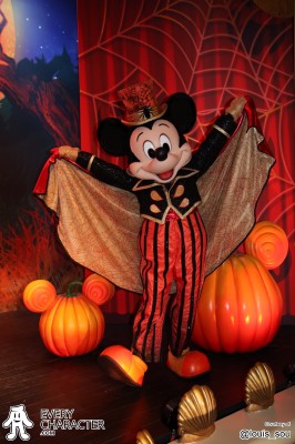 DLP - Meet Mickey and Friends Halloween Selfie Spot on EveryCharacter.com