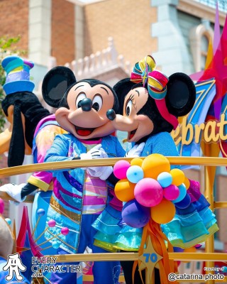 Minnie Mouse in the DLR - Disneyland 70th Annivesary Outfit