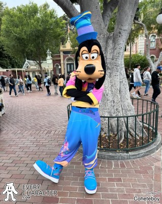 Goofy in the DLR - Disneyland 70th Annivesary Outfit Goofy in the DLR - Disneyland 70th Annivesary Outfit