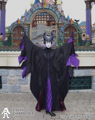 Maleficent with Full pink dress in the Regular Look - ...-2013 Outfit Maleficent with Full pink dress in the Regular Look - ...-2013 Outfit