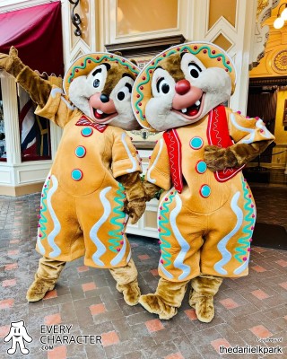 Dale in the DLR - Christmas 2025 Outfit Dale in the DLR - Christmas 2025 Outfit