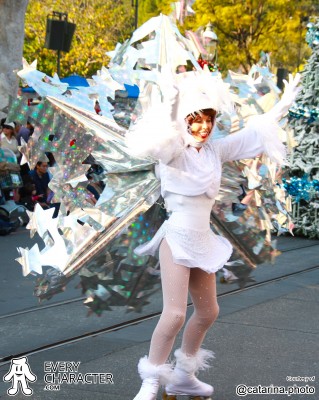 Snowflakes with Large white snowflakes in the DLR - A Christmas Fantasy Outfit Snowflakes with Large white snowflakes in the DLR - A Christmas Fantasy Outfit