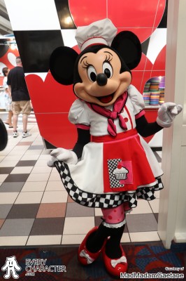 DLR - Goofy's Kitchen Minnie Mouse in the DLR - Goofy's Kitchen outfit