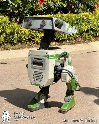 Grek Green BDX Droid in the BDX Droids Outfit Grek Green BDX Droid in the BDX Droids Outfit