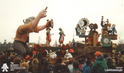 DLP - Christmas - Regular with Scarfs Jiminy Cricket in Christmas Scarf in the Regular with Scarfs outfit