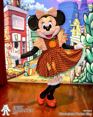 Minnie Mouse in the DLP - Disney Villains Parade - a Parade des Méchants Disney (2005-2006) Outfit