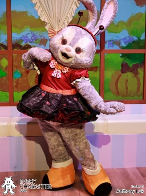 Stella Lou (ステラ・ルー) in the HKDL - Halloween 2025 Outfit Stella Lou (ステラ・ルー) in the HKDL - Halloween 2025 Outfit