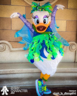 Daisy Duck in the DLR - Halloween Time - 2025 Outfit Daisy Duck in the DLR - Halloween Time - 2025 Outfit