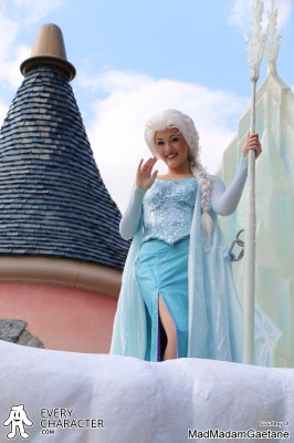 Elsa with Blue dress in the Regular Look - 2013-2019 Outfit Elsa with Blue dress in the Regular Look - 2013-2019 Outfit