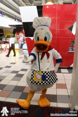 DLR - Goofy's Kitchen Donald Duck in the DLR - Goofy's Kitchen outfit