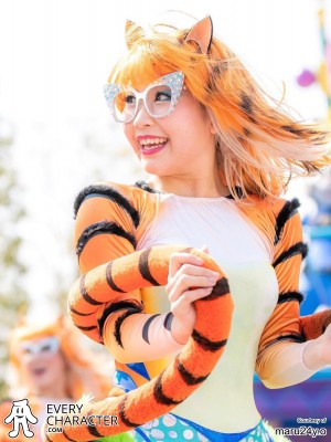 Tiger Dancer in the TDL - Harmony in Color Outfit Tiger Dancer in the TDL - Harmony in Color Outfit
