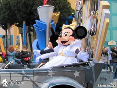 Minnie Mouse in White & gold dress in the DLP - Stars 'n Cars Parade Outfit Minnie Mouse in White & gold dress in the DLP - Stars 'n Cars Parade Outfit