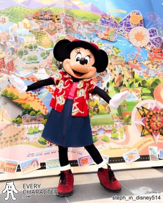 Minnie Mouse as Vacation Tourists