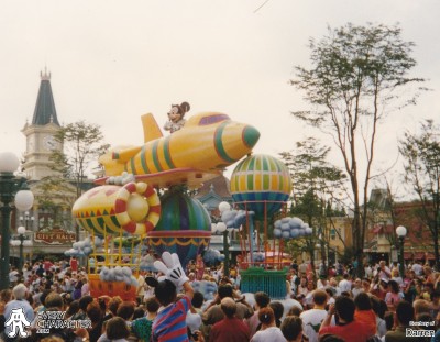 Mickey Mouse in Aviator outfit in the DLP - The Disney Parade Outfit Mickey Mouse in Aviator outfit in the DLP - The Disney Parade Outfit