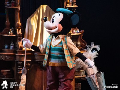 Mickey Mouse in the DLP - Mickey & the Magician Outfit