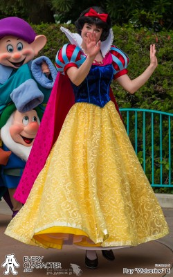 Snow White in the TDL - Happiness is Here Outfit