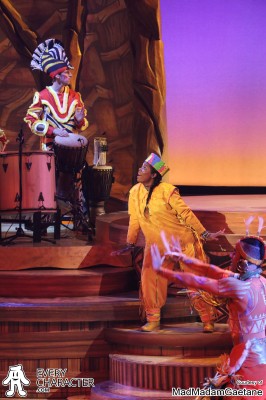 DLP - Lion King: Rhythms of the Pride Lands (2020) Sign Language Interpreter in the DLP - Lion King: Rhythms of the Pride Lands (2020) Outfit
