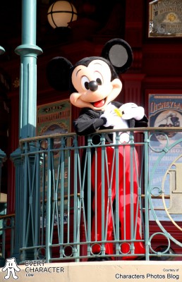 Mickey Mouse in the Regular Look - 2016-... Outfit Mickey Mouse in the Regular Look - 2016-... Outfit