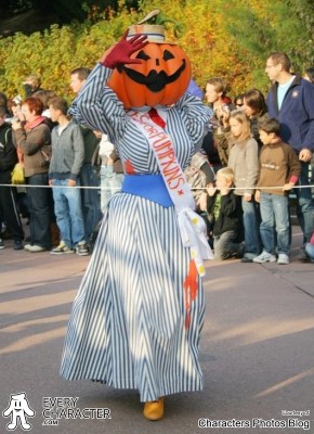 Pumpkin Mum Disney park character Pumpkin Mum