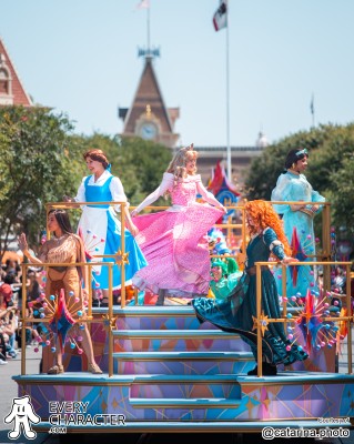 Jasmine in the Regular Look Outfit