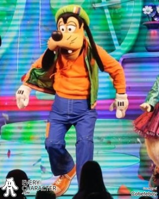 Goofy in Beanie Hat in the DCA - Disney Jr. Mickey Mouse Clubhouse Live - 2025 Outfit Goofy in Beanie Hat in the DCA - Disney Jr. Mickey Mouse Clubhouse Live - 2025 Outfit