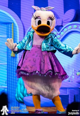Daisy Duck in the DCA - Disney Jr. Mickey Mouse Clubhouse Live - 2025 Outfit Daisy Duck in the DCA - Disney Jr. Mickey Mouse Clubhouse Live - 2025 Outfit