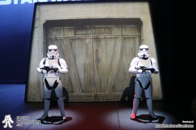 Stormtrooper with E-11 Blaster Rifle in the Stormtrooper - Imperial Look - 1977-... - E-11 Blaster Rifle (2) Outfit Stormtrooper with E-11 Blaster Rifle in the Stormtrooper - Imperial Look - 1977-... - E-11 Blaster Rifle (2) Outfit