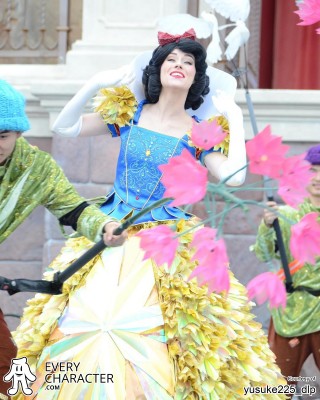 Snow White in the SDL - Golden Fairytale Fanfare Outfit
