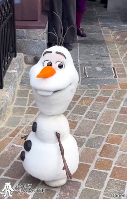 Olaf is here! Olaf is here!
