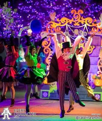 Vampires in the DLR - Frightfully Fun Parade Outfit