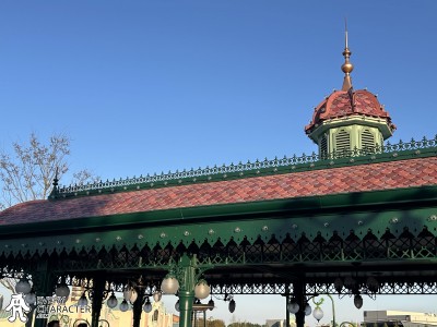 DLP - Meet Mickey at Adventure Bay Disney park character DLP - Meet Mickey at Adventure Bay