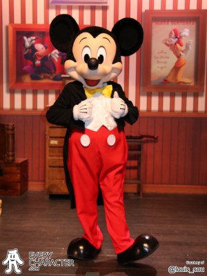 Mickey Mouse in the Regular Look - 2016-... Outfit Mickey Mouse in the Regular Look - 2016-... Outfit