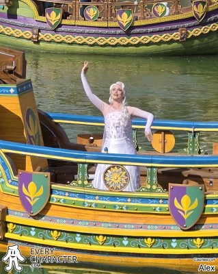 Elsa in Frozen 2 Royal in the Regular Look (Frozen 2)- 2019-... Outfit Elsa in Frozen 2 Royal in the Regular Look (Frozen 2)- 2019-... Outfit