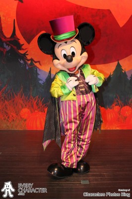 Mickey Mouse in the DLP - Mickey's Box of Pumpkins Outfit