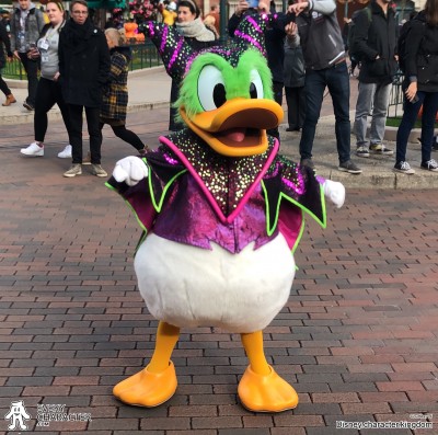 Donald Duck as Quackificent in the DLP - Mickey's Halloween Tricycle Gang Outfit Donald Duck as Quackificent in the DLP - Mickey's Halloween Tricycle Gang Outfit