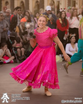 Antonela in the DCA - Mirabel's Gift of the Season Outfit Antonela in the DCA - Mirabel's Gift of the Season Outfit