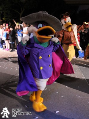 Darkwing Duck in the Regular Look - 1991-... Outfit Darkwing Duck in the Regular Look - 1991-... Outfit