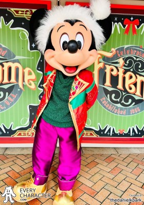 Mickey Mouse in the DLR - Christmas 2025 Outfit Mickey Mouse in the DLR - Christmas 2025 Outfit