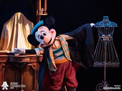 Mickey Mouse in the DLP - Mickey & the Magician Outfit