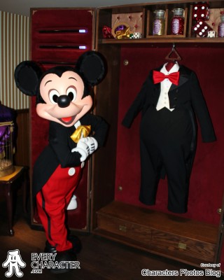 Mickey Mouse in the Regular Look - 1987-2019 Outfit Mickey Mouse in the Regular Look - 1987-2019 Outfit