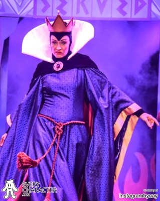 The Queen in the Regular Look - 1994-2017 Outfit