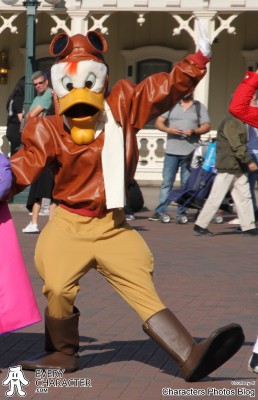 Launchpad McQuack in the Regular Look - 1990-... Outfit Launchpad McQuack in the Regular Look - 1990-... Outfit