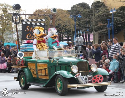 Daisy Duck in Turquoise & Pink dress in the DLP - Stars 'n Cars Parade Outfit Daisy Duck in Turquoise & Pink dress in the DLP - Stars 'n Cars Parade Outfit