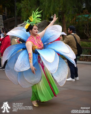 Flower Dancers in the DCA - Mulan's Lunar New Year Procession Outfit Flower Dancers in the DCA - Mulan's Lunar New Year Procession Outfit